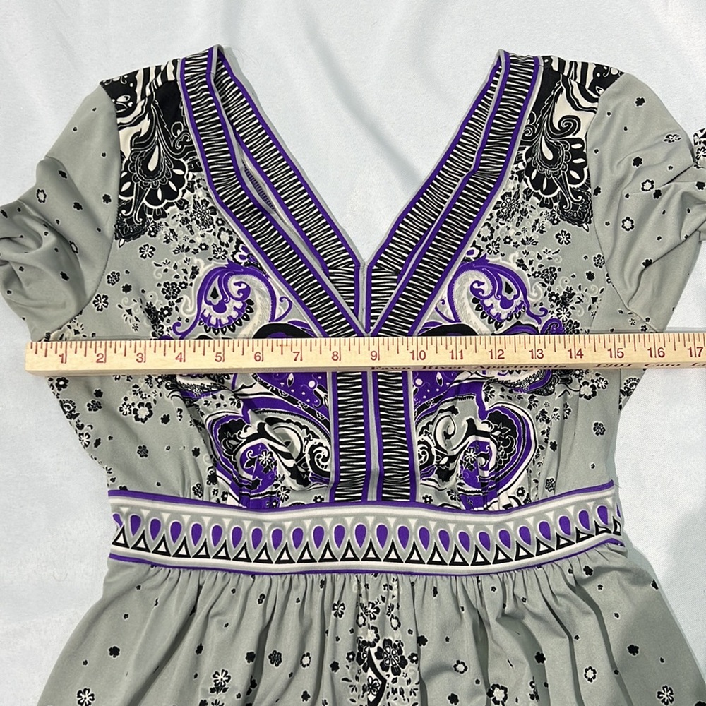 ECI New York Grey, White, Purple and Black Paisley V-neck Long Sleeve Dress - SM - Picture 8 of 10